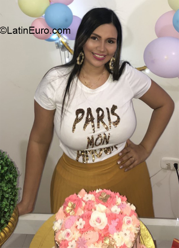 Date this voluptuous Colombia girl Estefany from Santa Marta CO26472