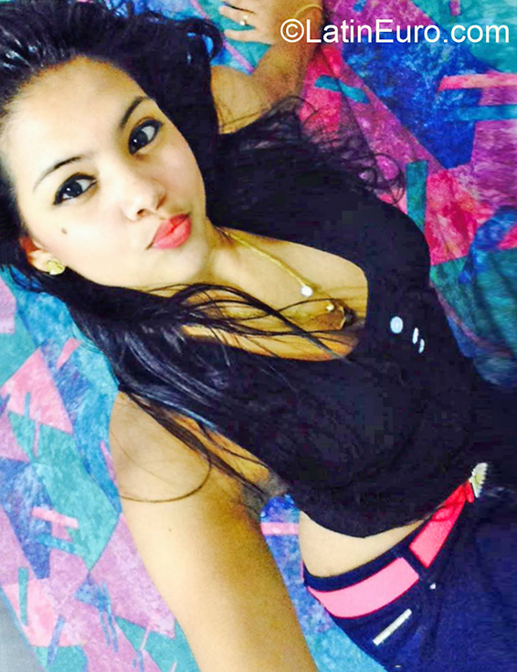Date this gorgeous Dominican Republic girl Darlenis from Santiago DO36929