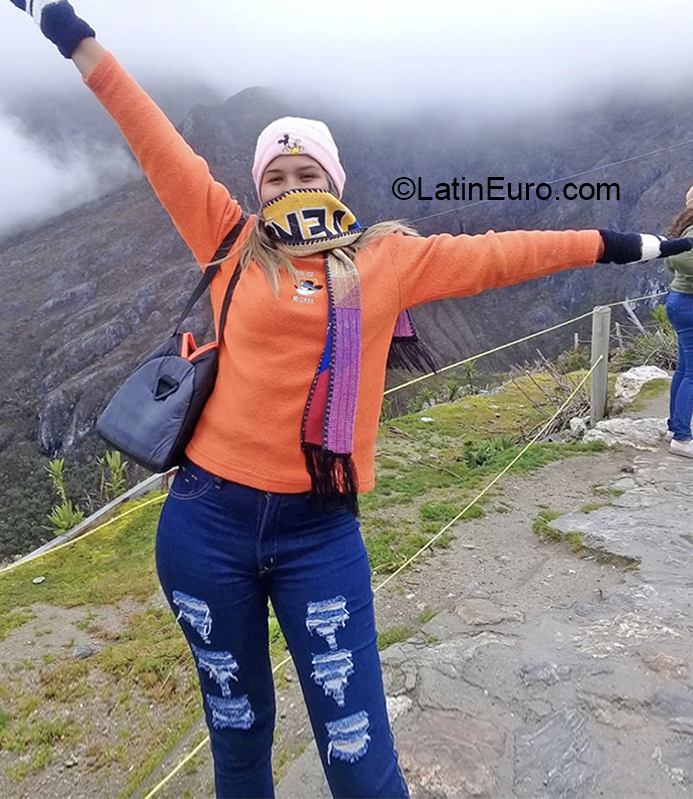 Date this foxy Venezuela girl Andrea from Cabimas VE2874