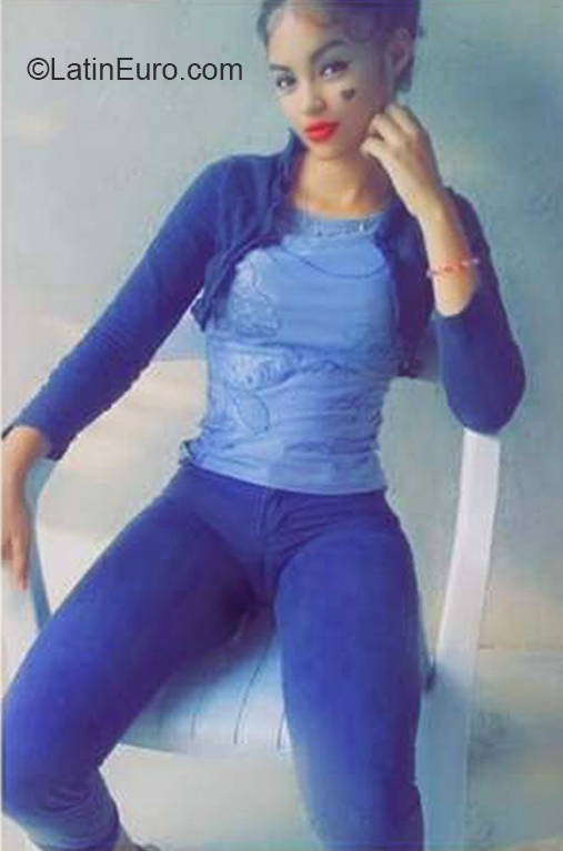 Date this attractive Dominican Republic girl Darlenis from La Vega DO36984
