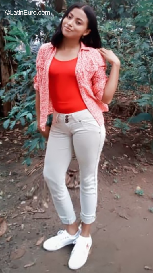 Date this attractive Mexico girl Adriana from Tabasco MX1740