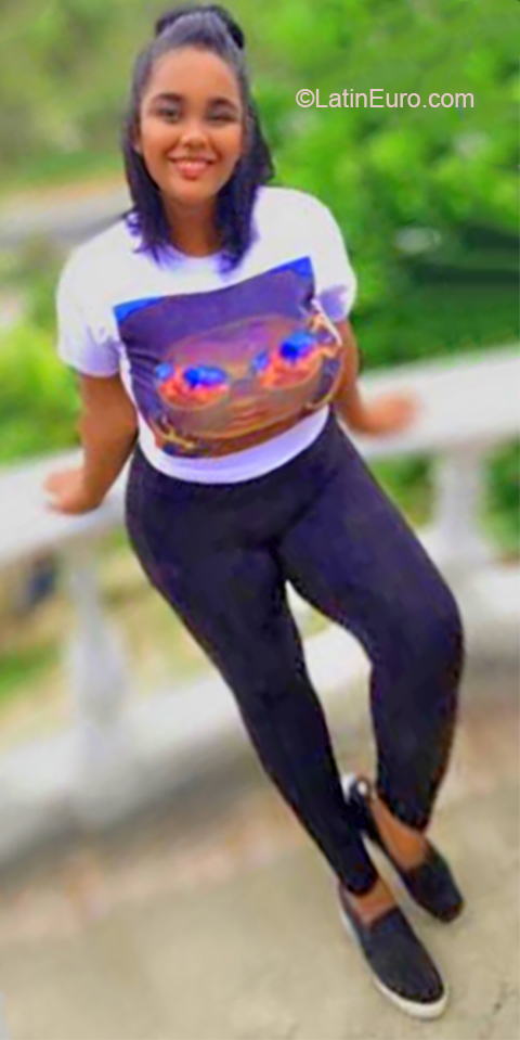 Date this charming Dominican Republic girl Alexandra from Santiago DO36996