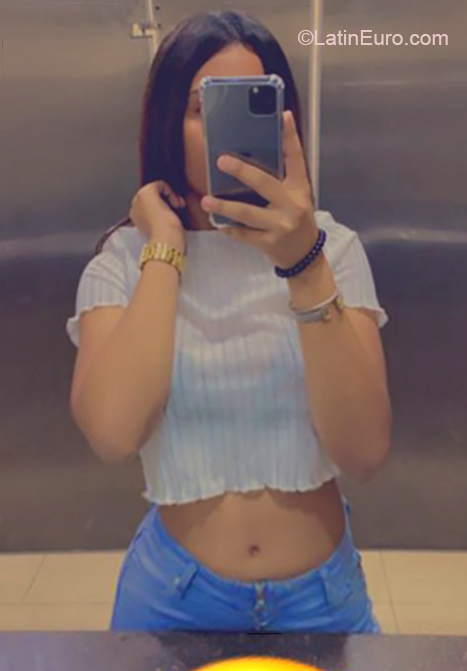 Date this pretty Dominican Republic girl Mary from Santo Domingo DO36998