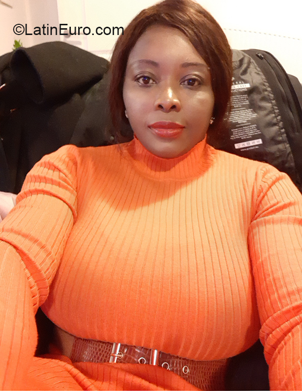 Date this voluptuous Belgium girl Nadelyne from Diest BE124