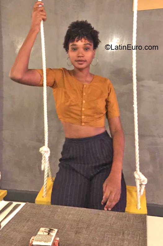 Date this hot Dominican Republic girl Leidi from Santo Domingo DO37018