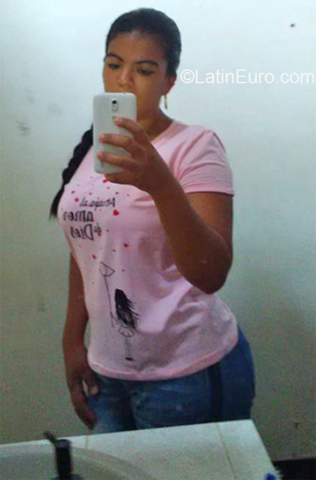 Date this lovely Colombia girl Carolina from Puerto Boyaca CO26532