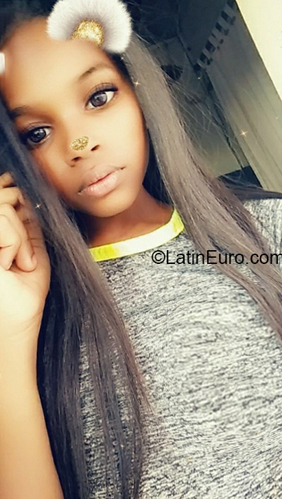 Date this hard body Dominican Republic girl Keicha from Hato Mayor DO37028