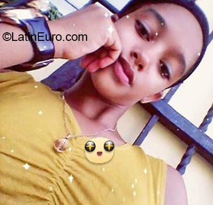 Date this good-looking Dominican Republic girl Genesis from Santo Domingo DO37041