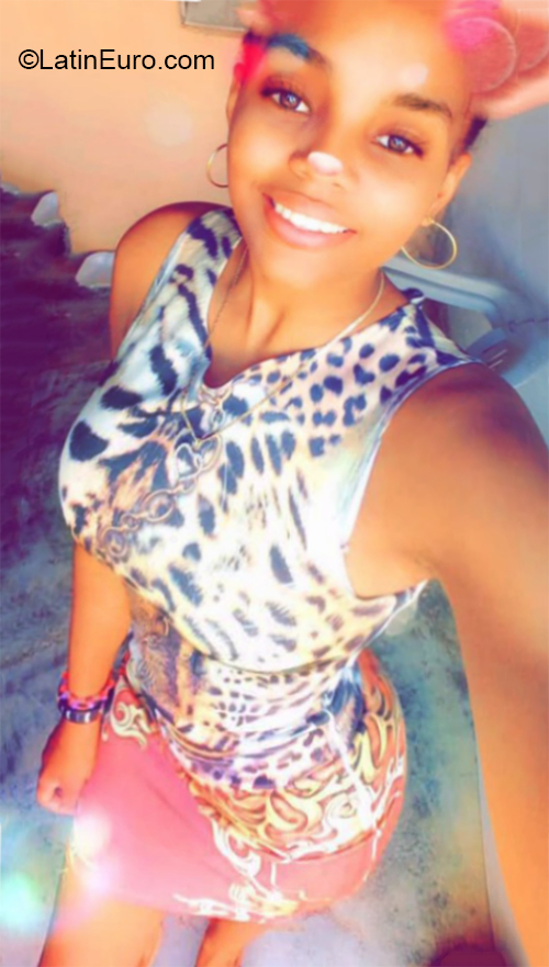 Date this cute Dominican Republic girl Yedrynathali from Santo Domingo DO37043