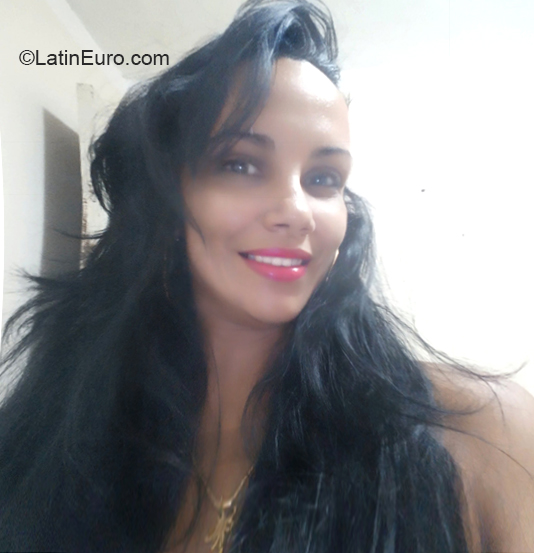 Date this gorgeous Cuba girl Ludmila from Havana CU642