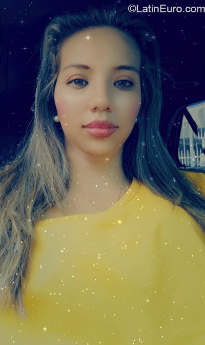 Date this gorgeous Colombia girl Fernanda from Bogota CO26548