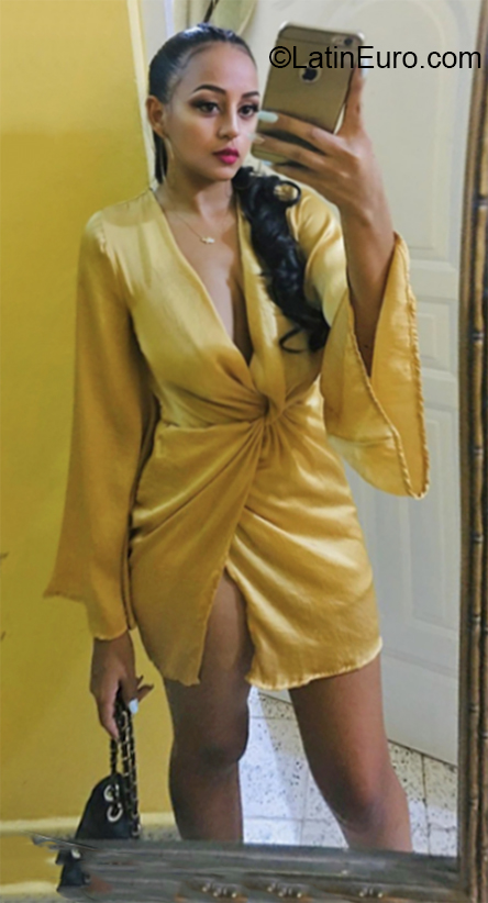 Date this stunning Dominican Republic girl India from Santiago DO37073