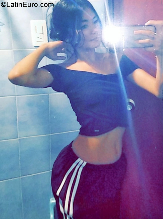 Date this voluptuous Colombia girl Juliana from Pereira CO26580