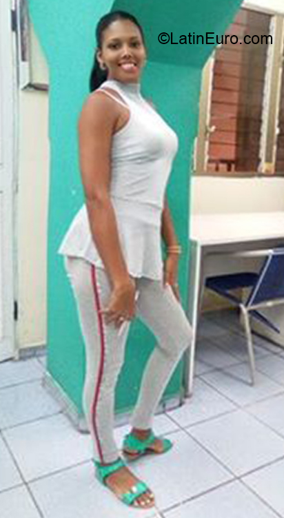 Date this beautiful Cuba girl Mercedes from Santiago de Cuba CU644