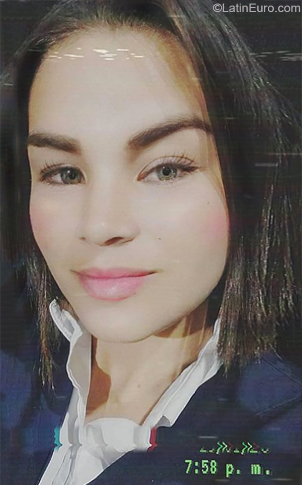 Date this cute Venezuela girl Loren from Caracas VE2926