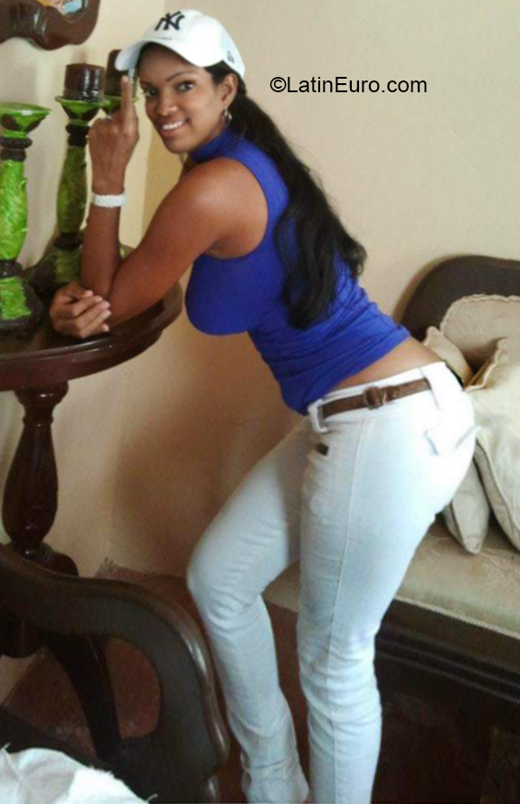 Date this sensual Dominican Republic girl Rosa from Santiago DO37112
