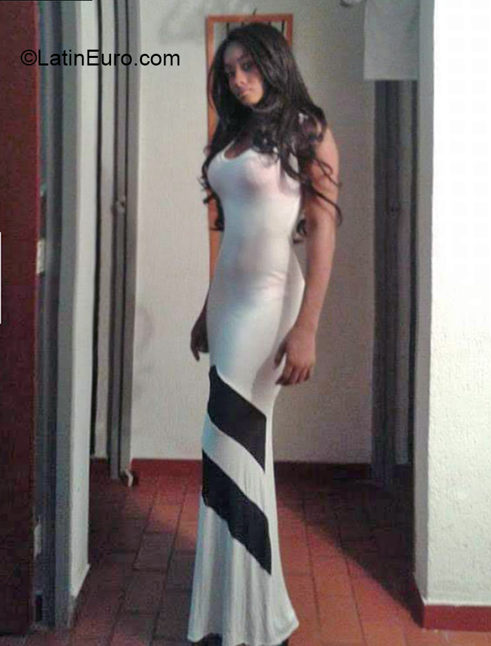 Date this attractive Colombia girl Jeniffer from Cali CO26601