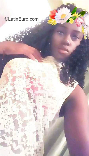 Date this cute Dominican Republic girl Yasmin from Santo Domingo DO37141
