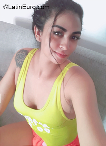 Date this happy Colombia girl Yiseth from Barranquilla CO26623