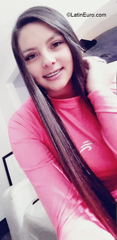 Date this nice looking Colombia girl Yessica from Bogota CO27100