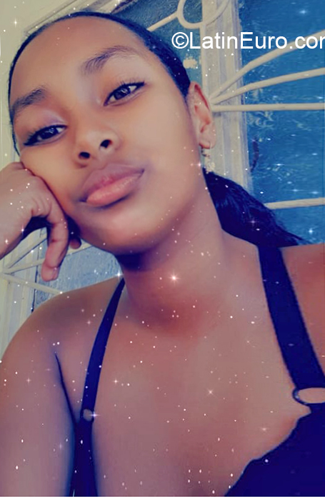 Date this attractive Colombia girl Karen from Florencia CO26637