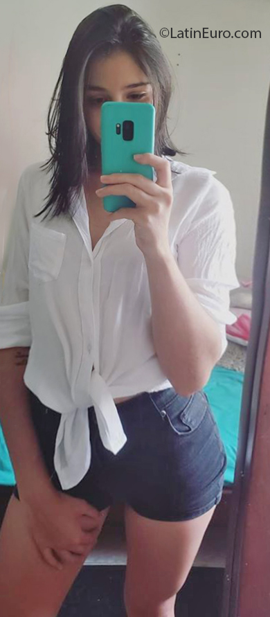 Date this pretty Colombia girl Linda from Armenia CO26658