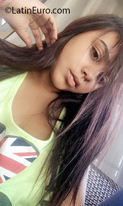 Date this georgeous Dominican Republic girl Nahomy from Bonao DO37212