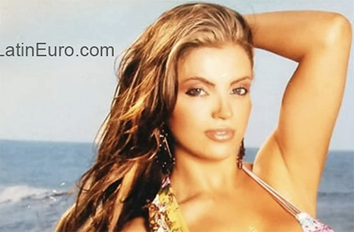 Date this voluptuous Colombia girl Valentinaf from Medellin CO26671