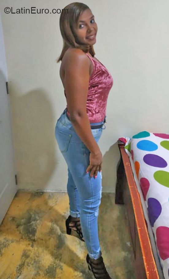Date this sensual Dominican Republic girl Tania ascota from Santo Domingo DO37297