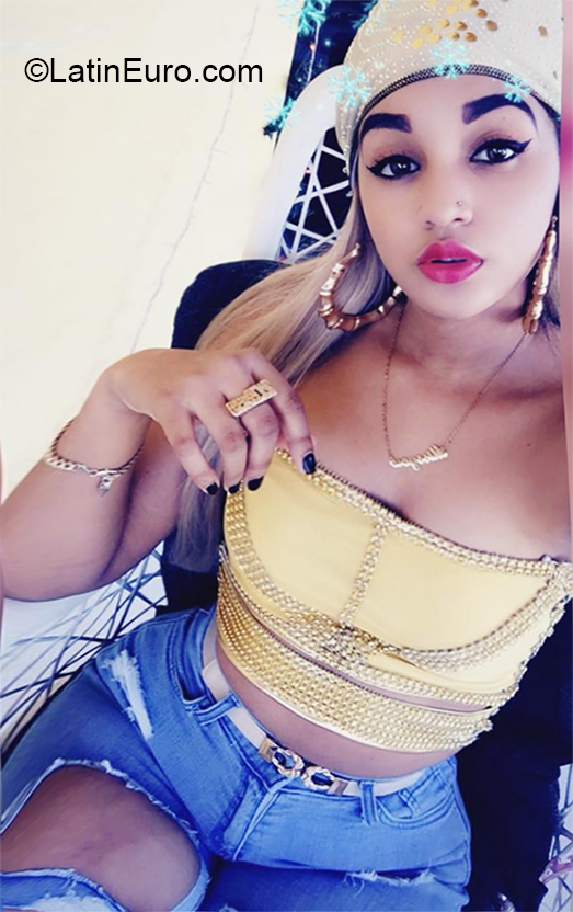 Date this sensual Dominican Republic girl Genesis from Santo Domingo DO37301