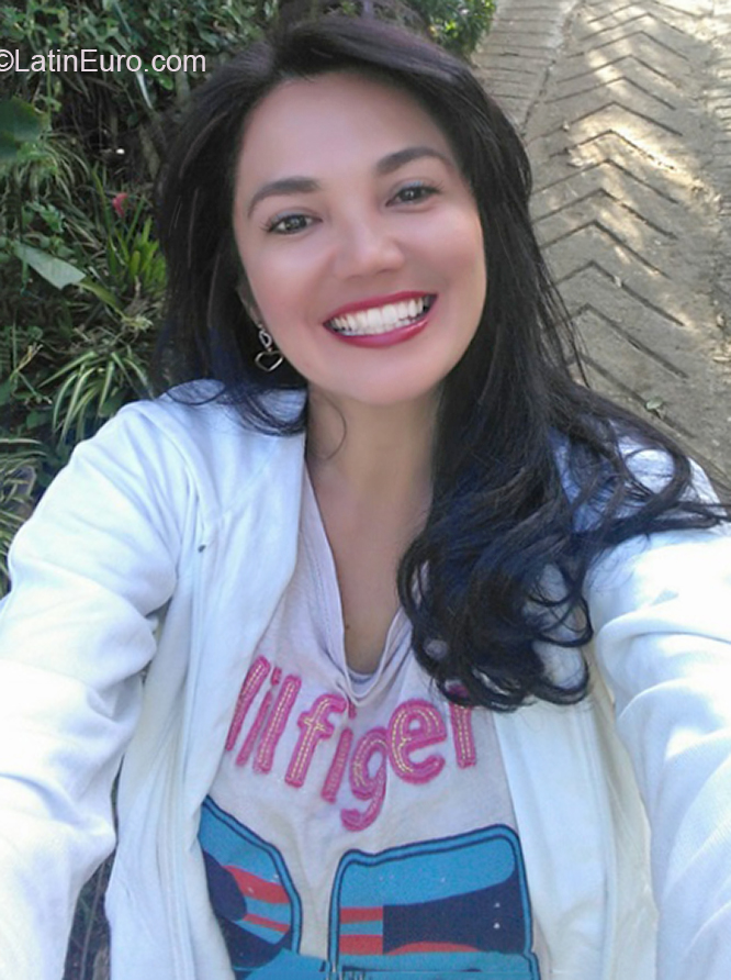 Date this sensual Colombia girl Diana Luz from Sahagun CO26741