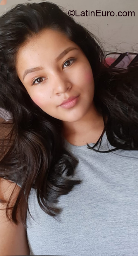 Date this charming Colombia girl Daniela from Bucaramanga CO26762
