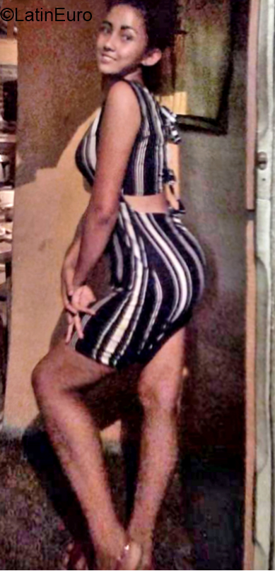 Date this lovely Venezuela girl Yulianny from Colombia VE2978