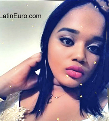 Date this voluptuous Dominican Republic girl Leslie from Santo Domingo DO37394