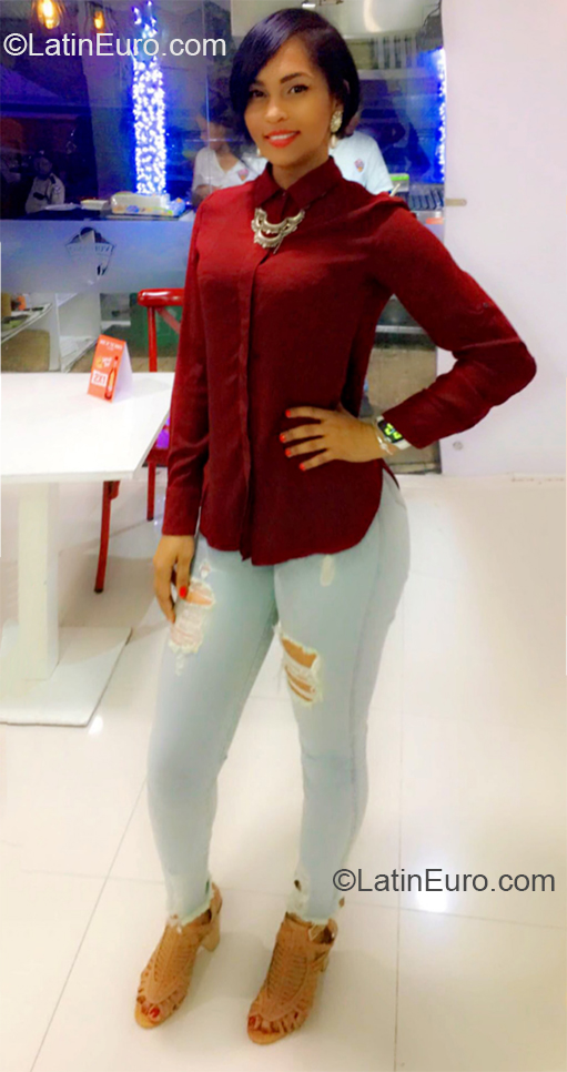 Date this athletic Dominican Republic girl Nancy from Santo Domingo DO37430