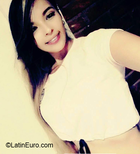 Date this cute Colombia girl Evelin from Cali CO26825