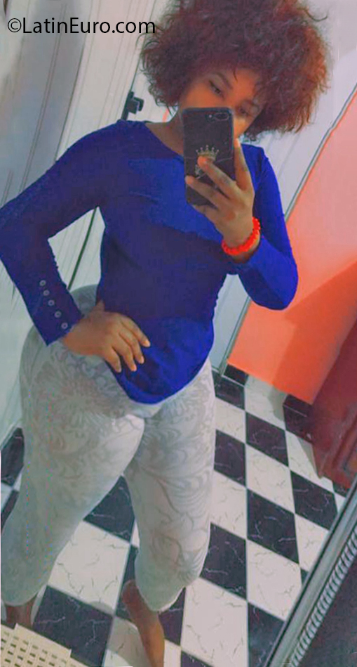 Date this lovely Dominican Republic girl Ana carina from Santo Domingo DO37486