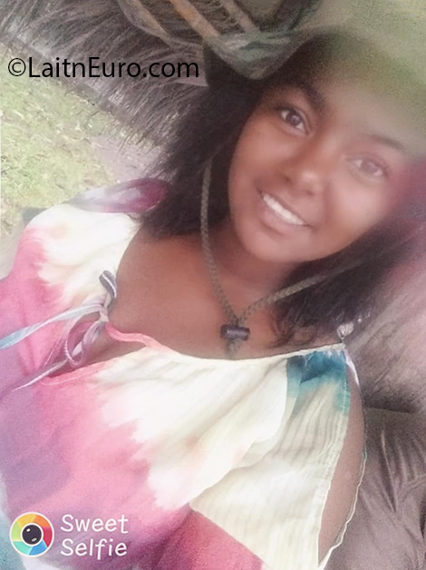 Date this hard body Ecuador girl Karina from Shushufindi EC437