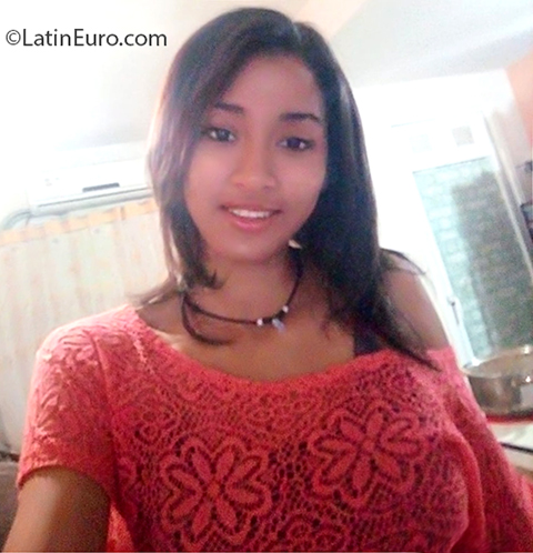 Date this fun Dominican Republic girl Adriana from Caracas DO37591