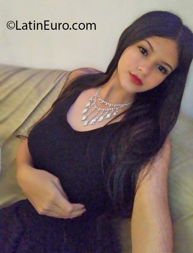 Date this georgeous Venezuela girl Jenifer from Bolivar VE3060