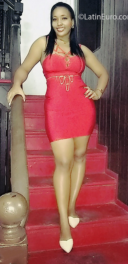 Date this athletic Cuba girl Aloity from Santiago de Cuba CU669