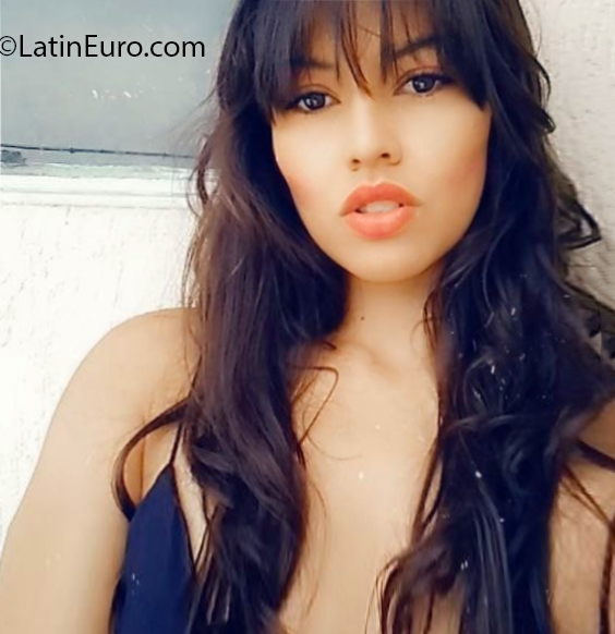 Date this voluptuous Colombia girl Alexa from Pereira CO27052