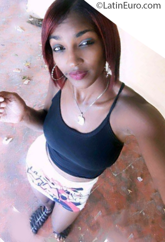 Date this pretty Dominican Republic girl Daniela from Santo Domingo DO37783