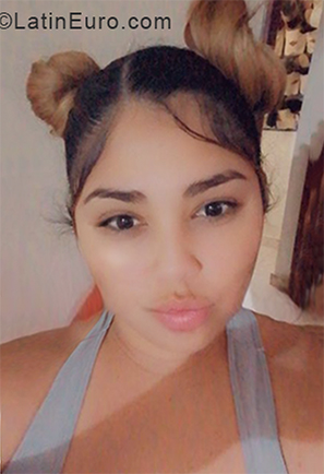 Date this voluptuous Dominican Republic girl Cielo from Santo Domingo DO37837