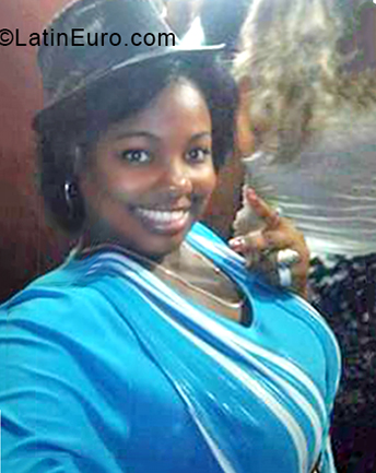 Date this young Cuba girl Daylin from Havana CU673