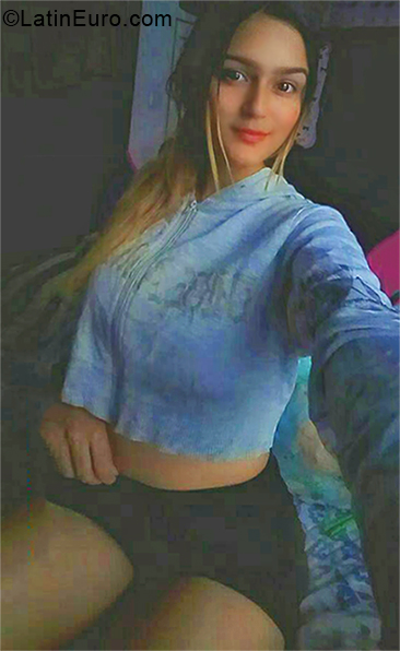 Date this hot Colombia girl Dani from Cali CO27108