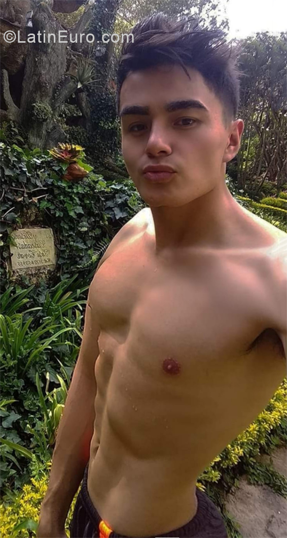 Date this exotic Colombia man Luis from Bogota CO27112