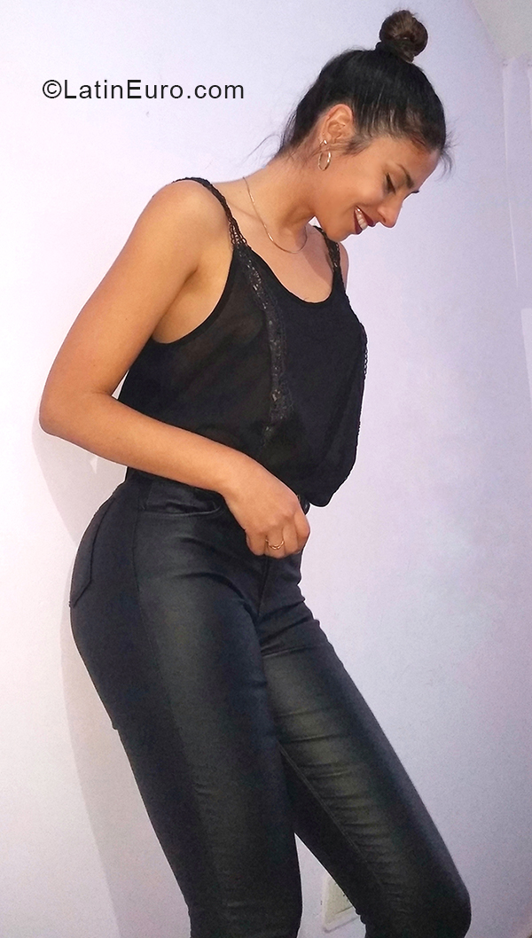 Date this sultry Argentina girl Jane from San Luis AR399