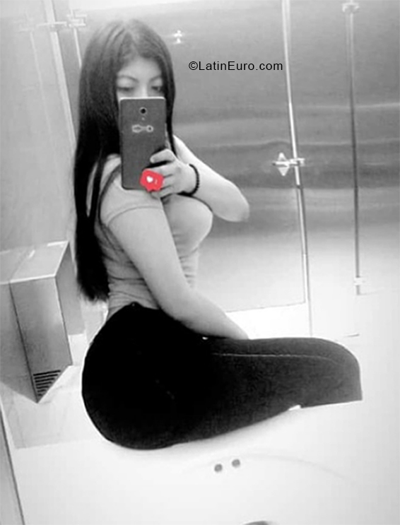 Date this sultry El Salvador girl Arie from San Salvador SV110