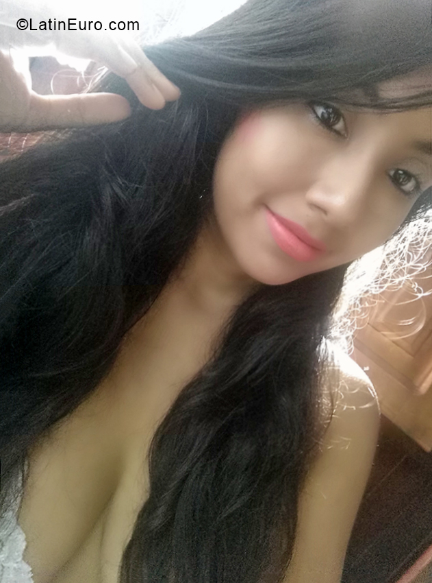 Date this pretty Ecuador girl Sara from Quito EC477